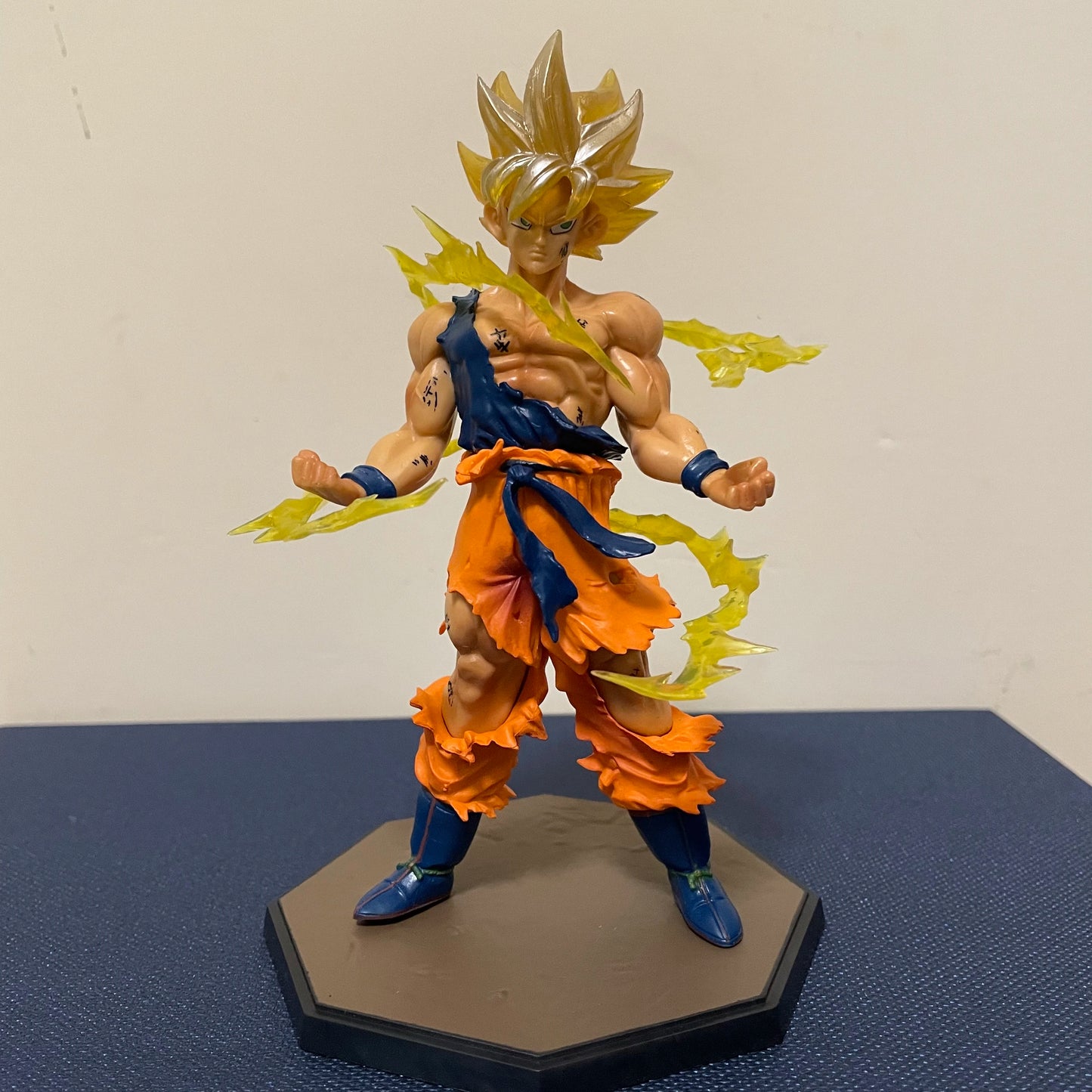 Super Saiyan Goku Exquisite Model – Dragon Ball Z Action Figure